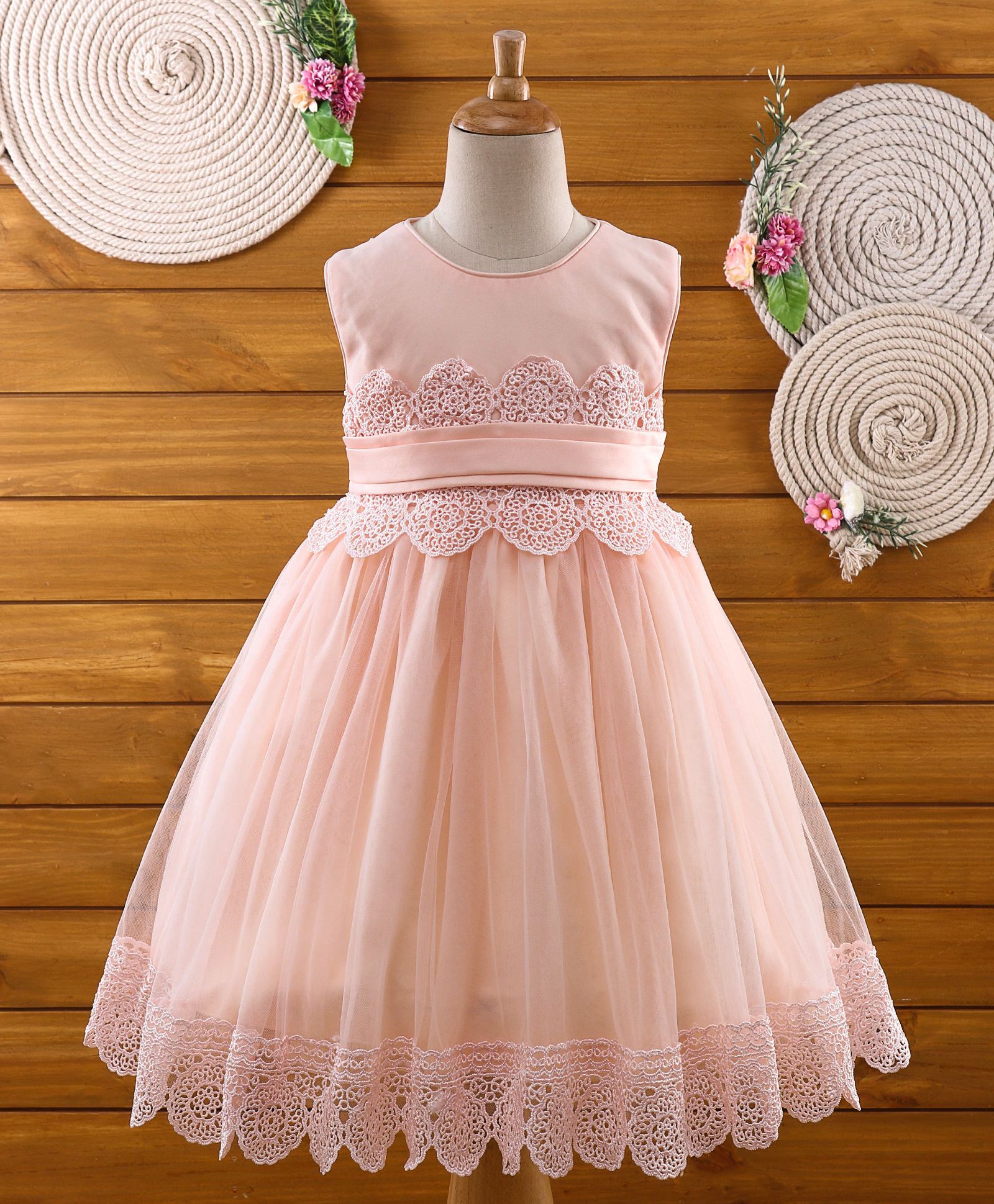 Amigo 7 Seven Lace Work Sleeveless Dress