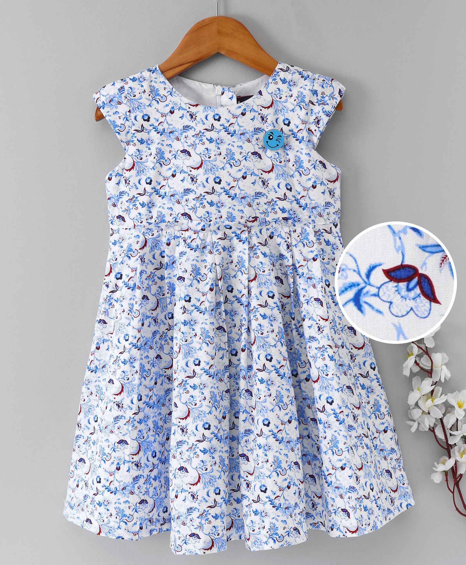 Enfance Core Printed Dress With Smiley Brooch - Blue