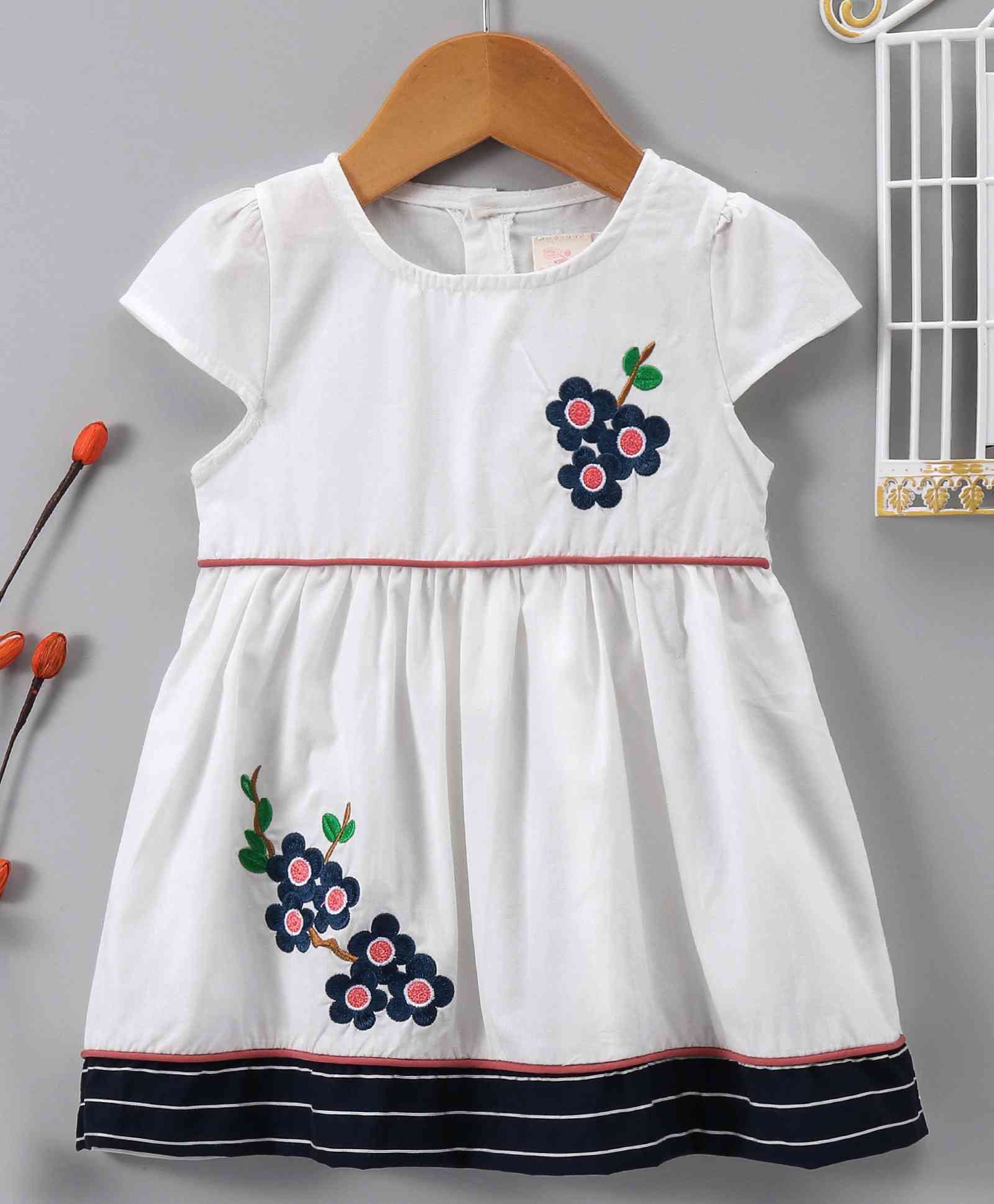 Smile Rabbit Flower Work Short Sleeves Dress - White