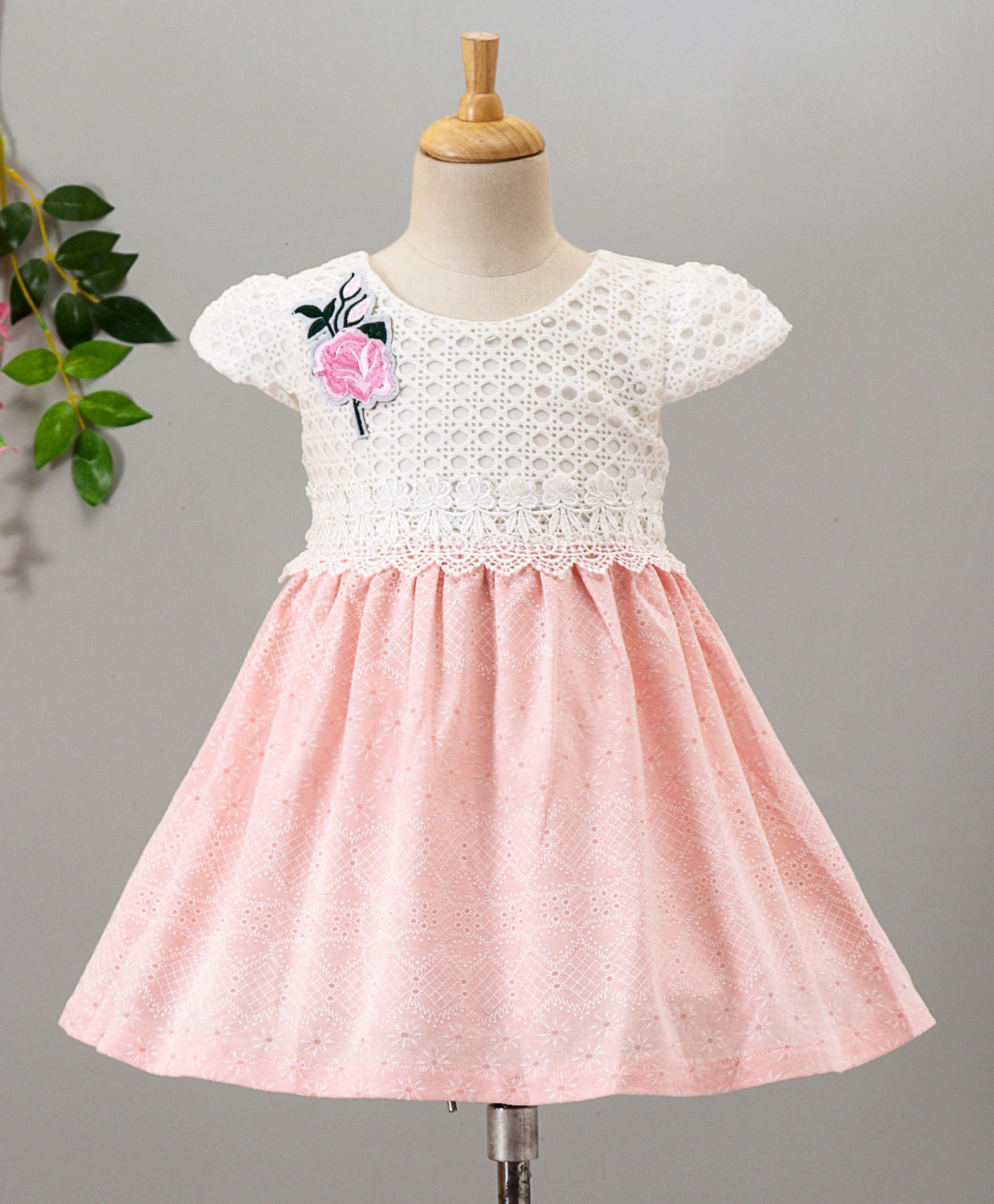 Smile Rabbit Cap Sleeves Rose Applique Dress - Pink