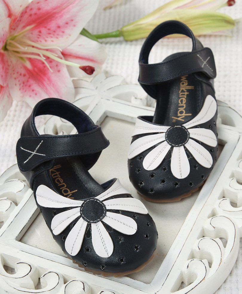LCL by Walktrendy Mary Jane With Velcro - Black