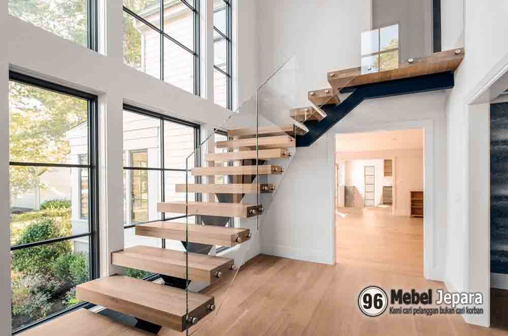 Tangga dengan Kombinasi Beton dan Kayu