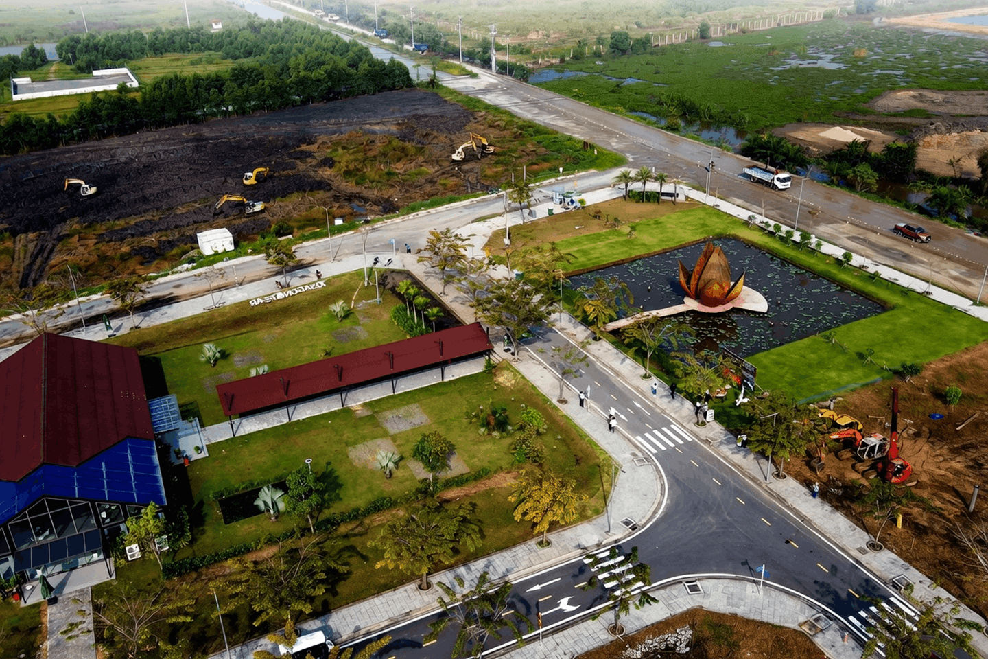 Hình ảnh Ora Park cảnh quan xanh và đường sá đã hoàn thiện xong