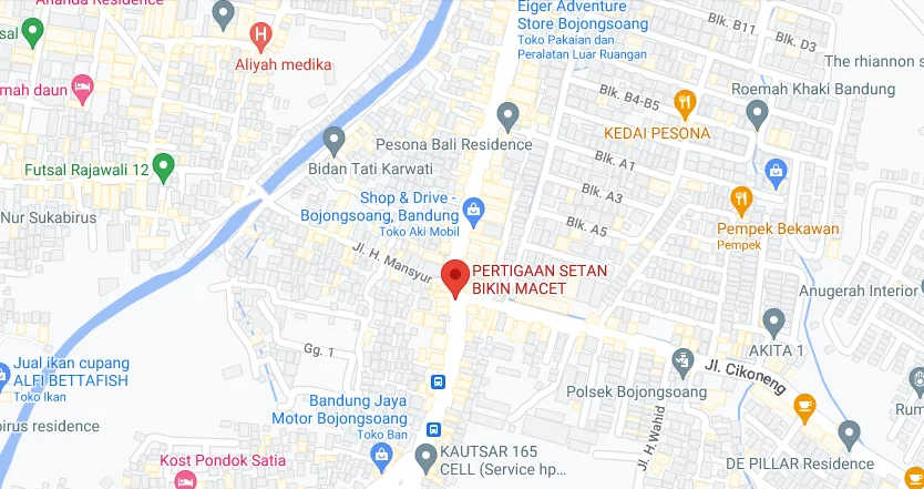 Pertigaan Setan Bikin Macet