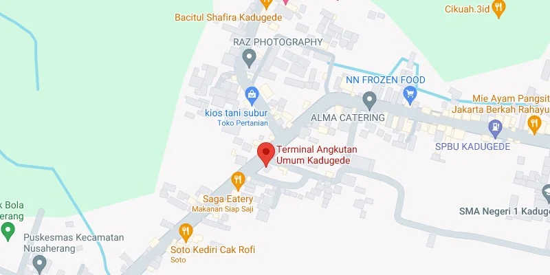 Depan Terminal Angkutan Umum Kadugede