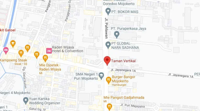 5. Perempatan Taman Vertikal