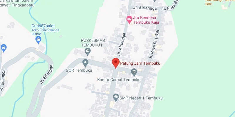 5. Sekitar Patung Jam Tembuku