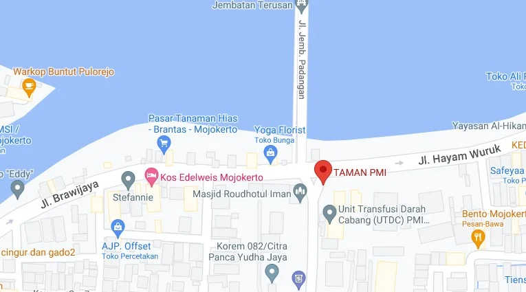 7. Pertigaan Taman PMI