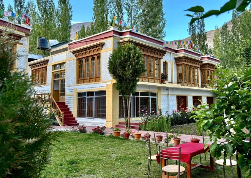 Exterior of Sumoor Retreat