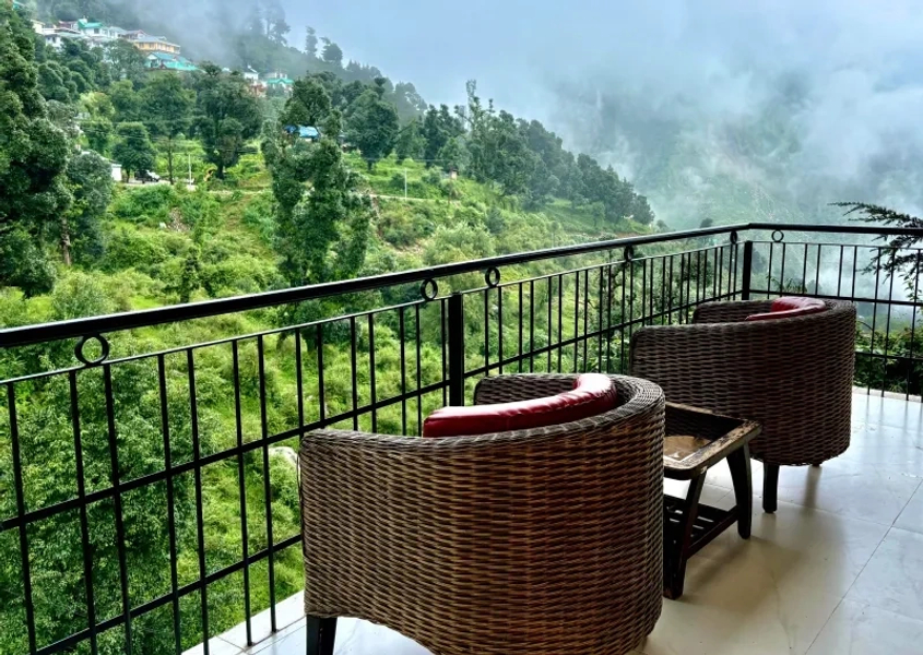 Mcleod Ganj Retreat Mountain View From Balcony