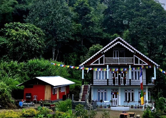 Exterior at Tendrabong Homestay