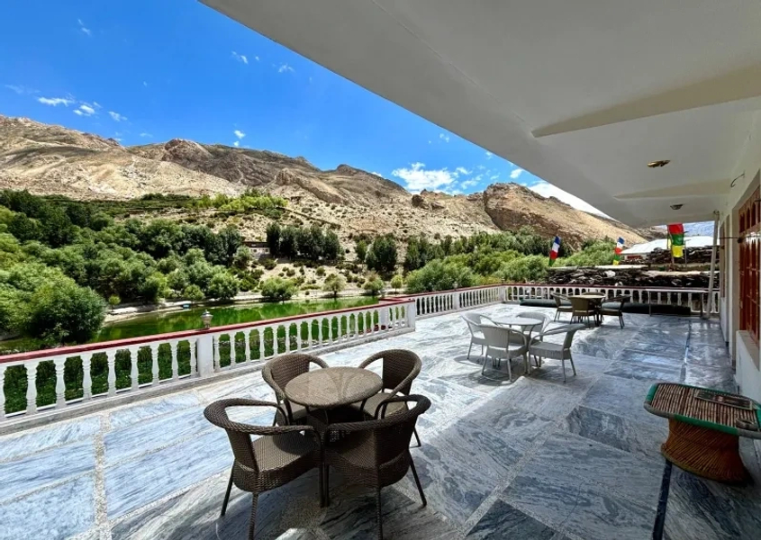 Common Balcony of Nako Guest Inn