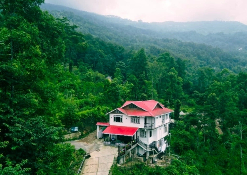 Lamahata Homestay Exterior