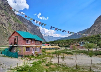Jispa Hostel property booking