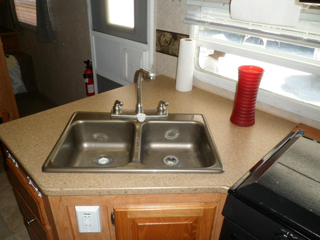 2008 Rockwood Light Weight 32′ 2 Slide outs camper trailer for sale