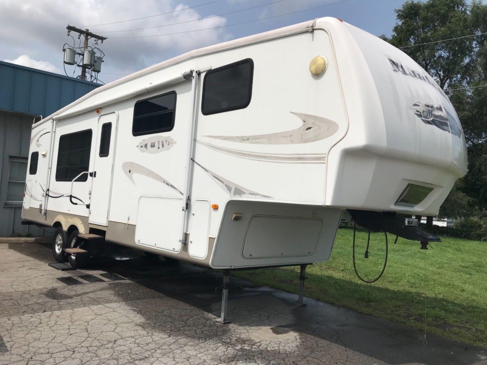 50th Anniversary Edition 2008 Montana Mountaineer camper trailer