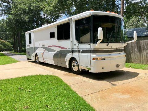 Additional Features 2000 Winnebago Ultimate Advantage camper for sale