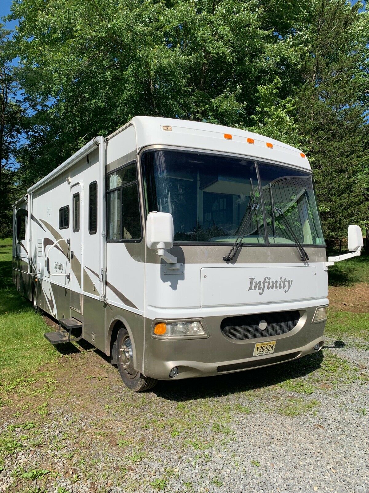 well serviced 2004 Thor Infinity Four Winds RV camper for sale