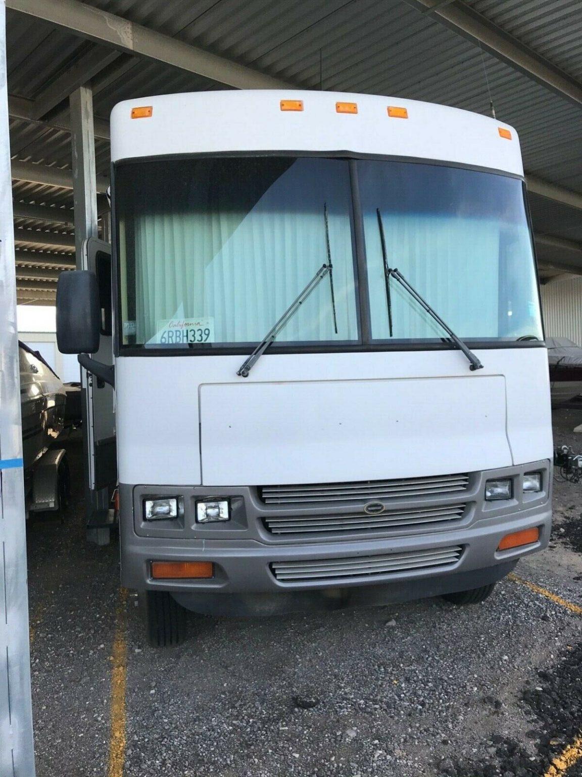 drives great 2002 Winnebago Adventurer camper for sale