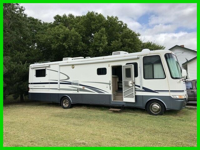 low miles 2001 Newmar Mountain Aire camper