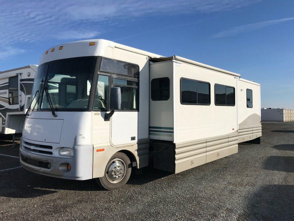 two slides 2001 Winnebago Itasca Sunflyer camper Campers for sale
