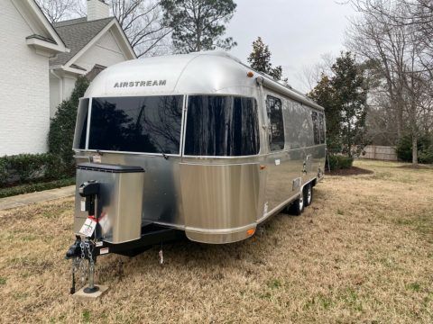 2021 Airstream Flying Cloud 25 FBQ camper [almost unused] for sale