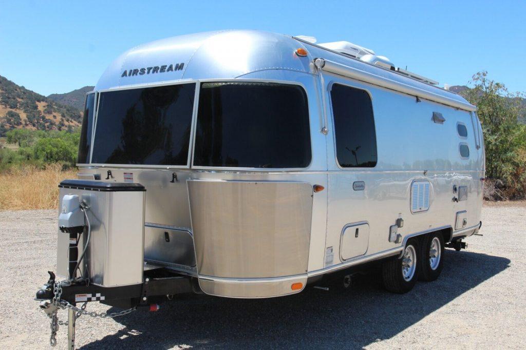 2020 Airstream Globetrotter 23FB Twin Travel Trailer [loaded with ...