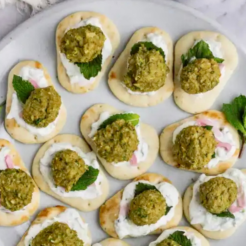 Image-Falafel With Pita & Tzatziki Sauce