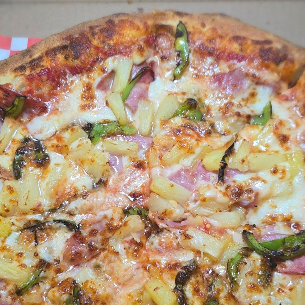 Image-Hawaiian Pizza-Medium