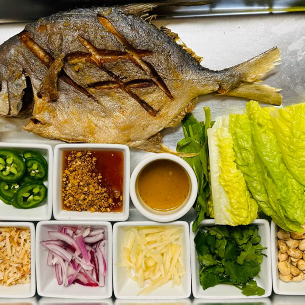 Image-Meang Pla (Whole Golden Pompano Deep-Fried)