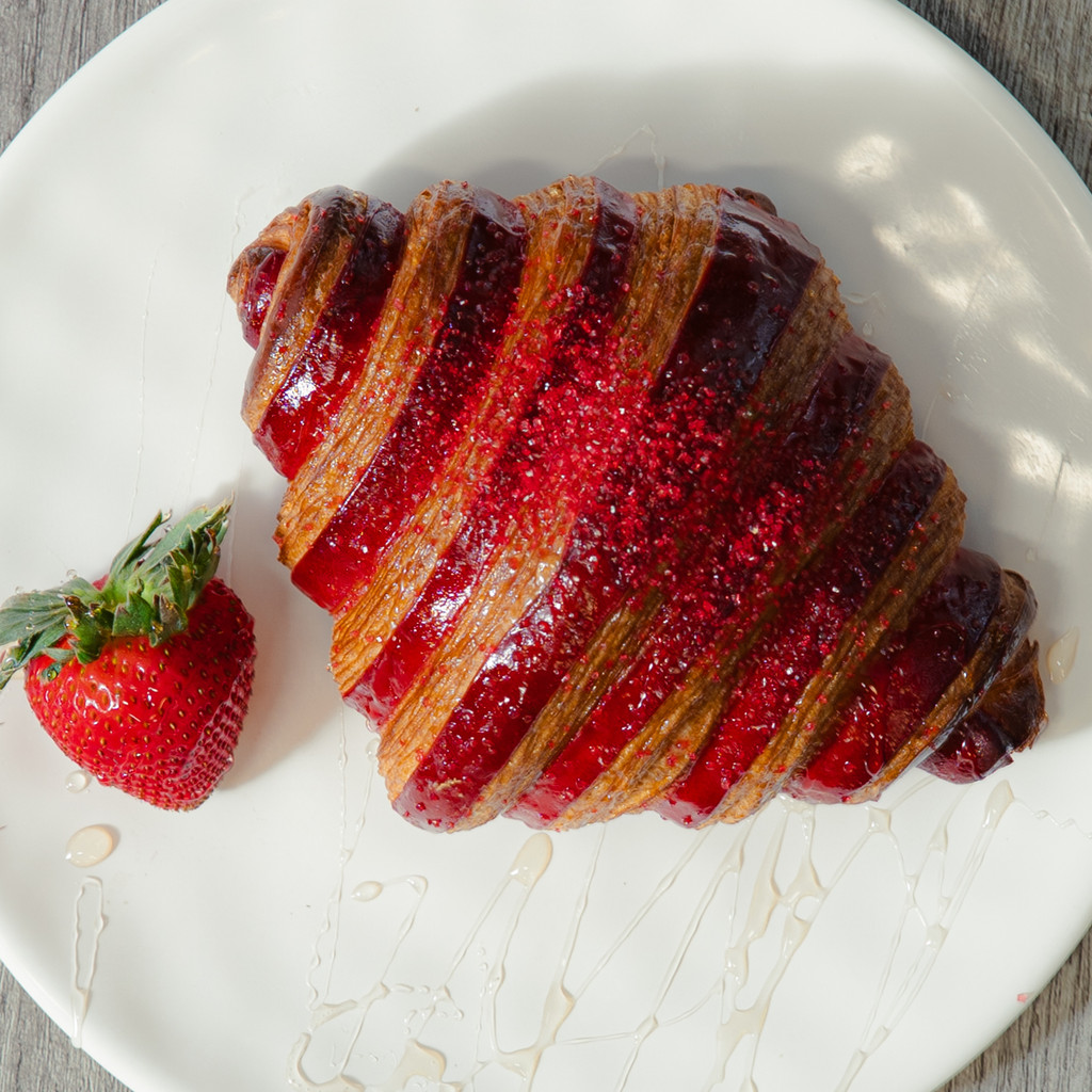 Image-Strawberry Croissant Grande
