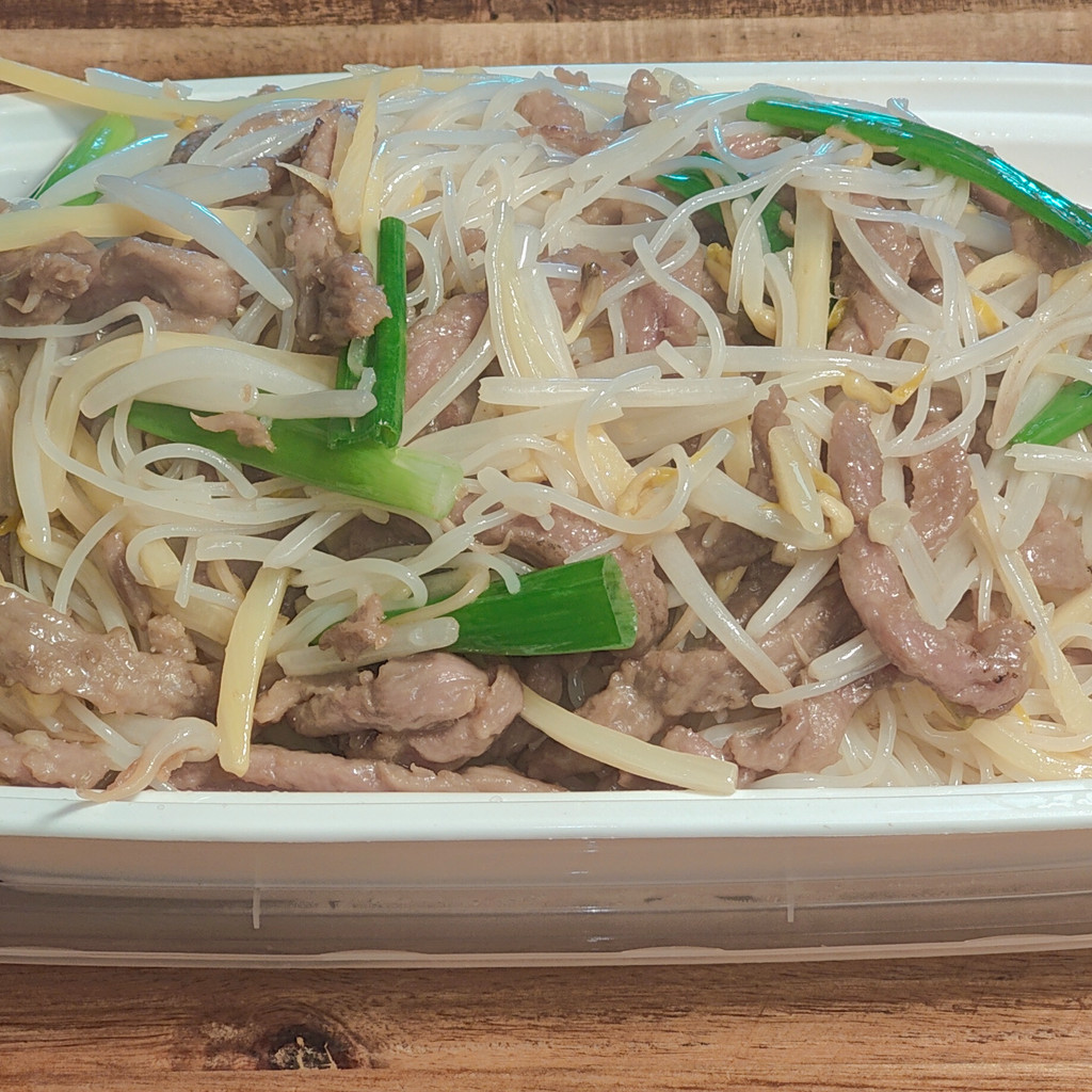 Image-125a. Beef Chow Mei Fun