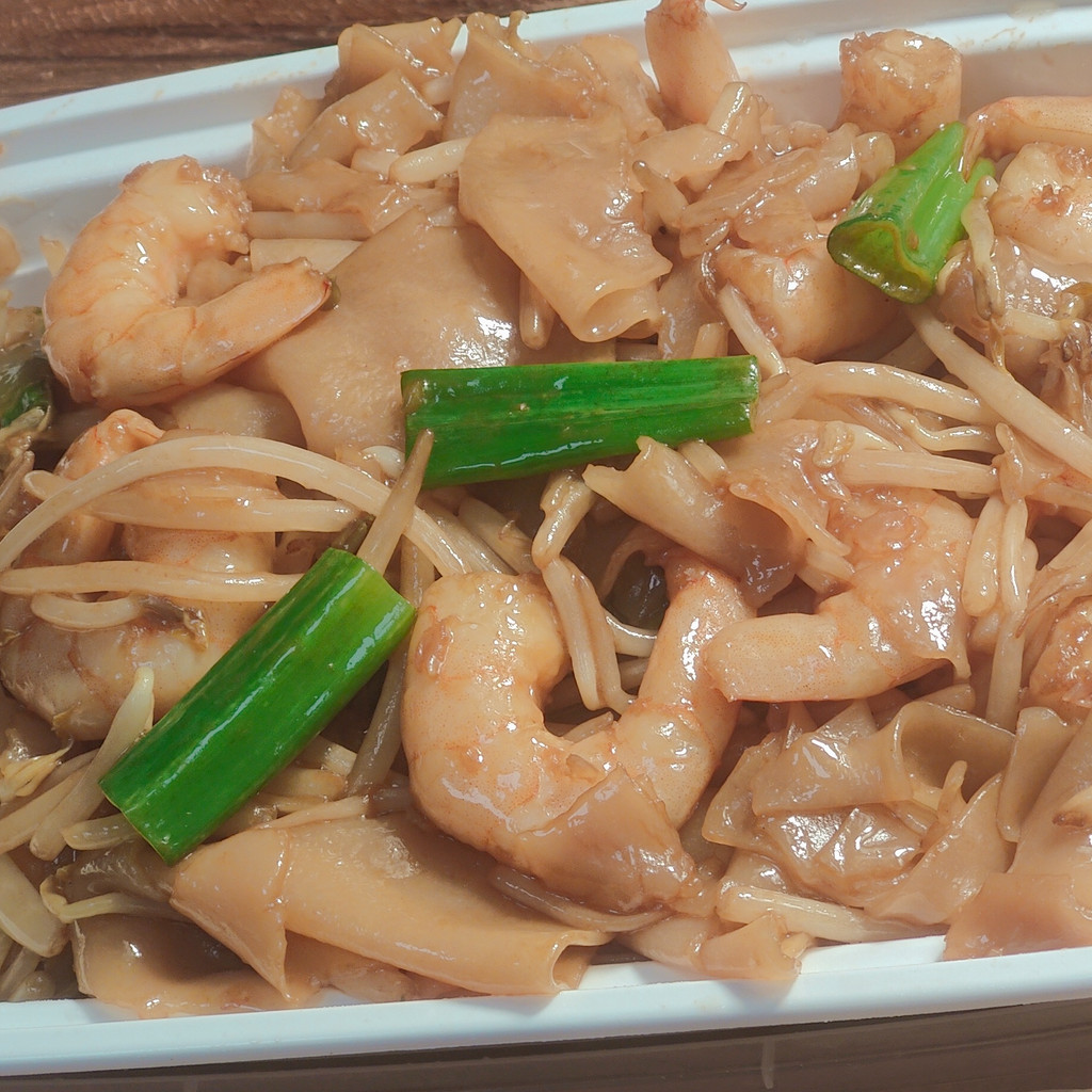 Image-122b. Shrimp Chow Ho Fun