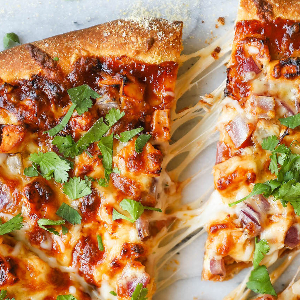 Image-Schezwan Chicken pizza