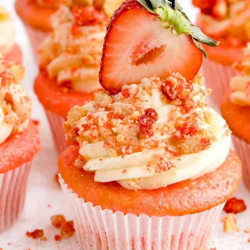 Image-Strawberry Crunch Cupcake