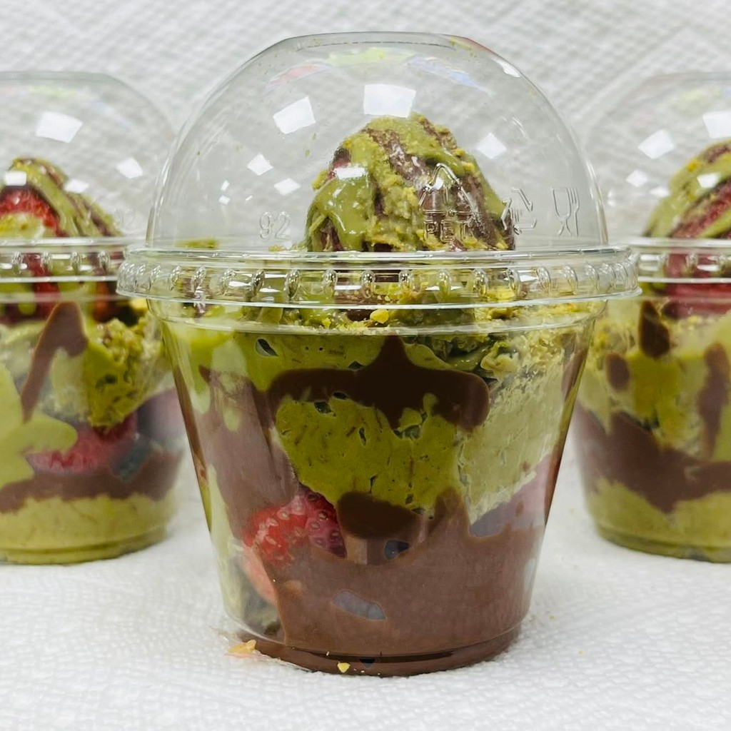 Image-Dubai strawberry cup 9 oz
