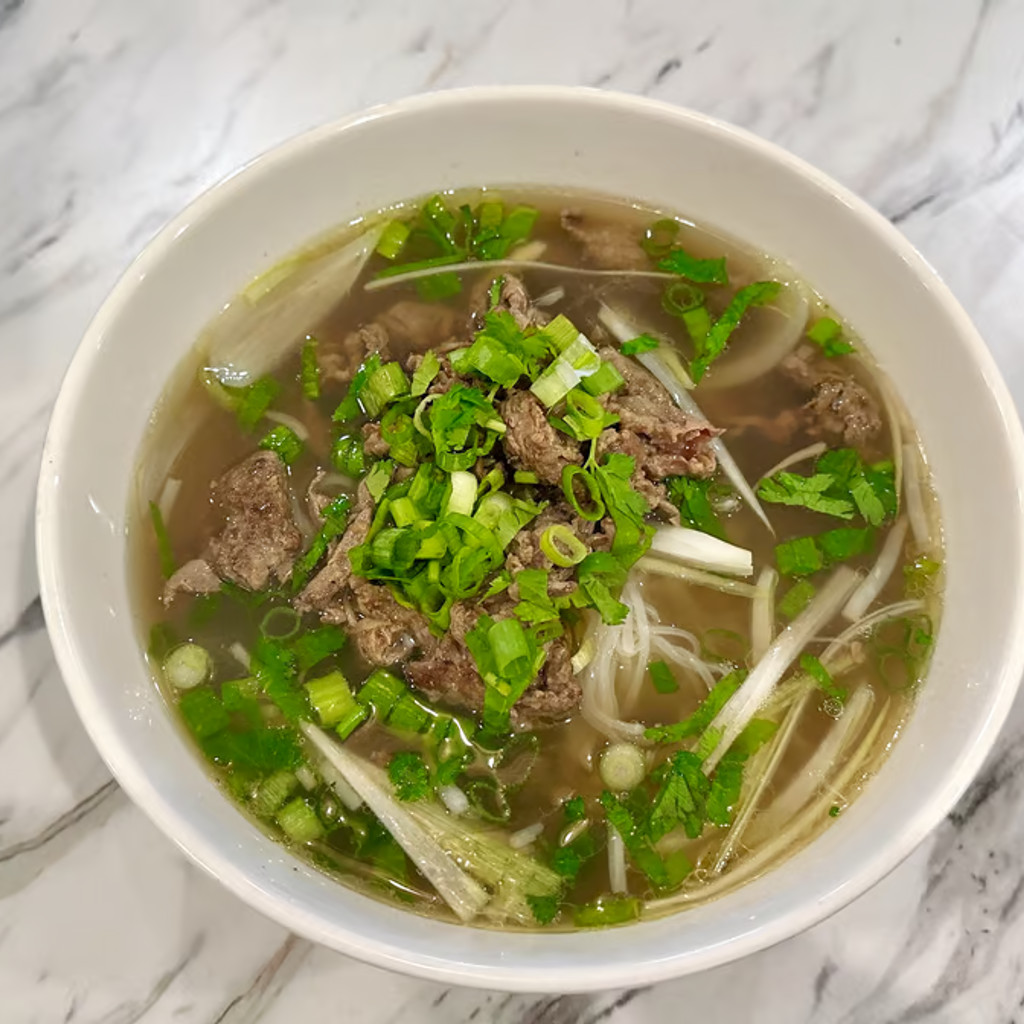 Image-37: Beef noodle soup with eye round steak (Stir-fried medium rare)/ Phở Bò "Tái Lăn"