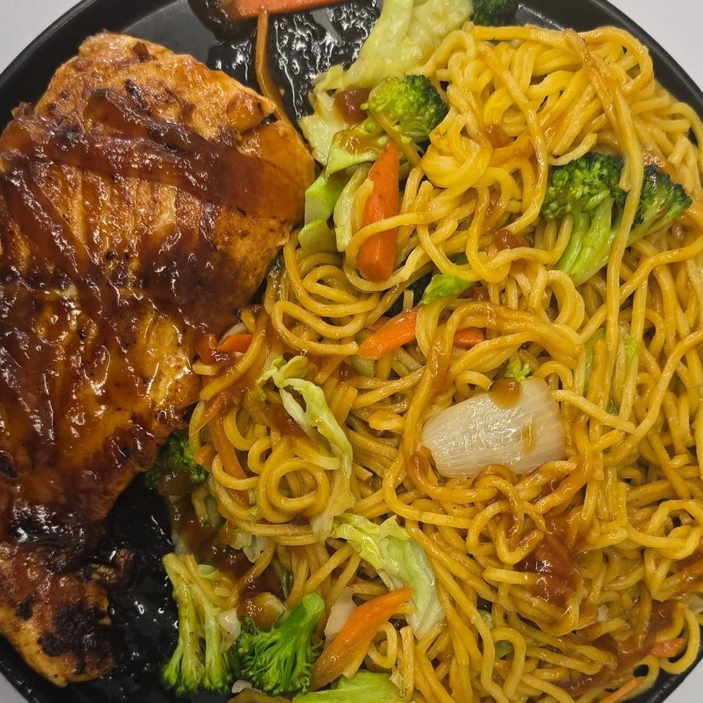 Image-Hibachi Salmon Noodle