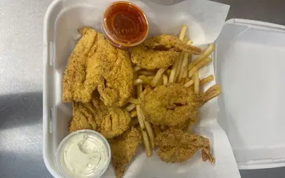 Fish 3pc, 3 Jumbo Shrimp w/ Fries