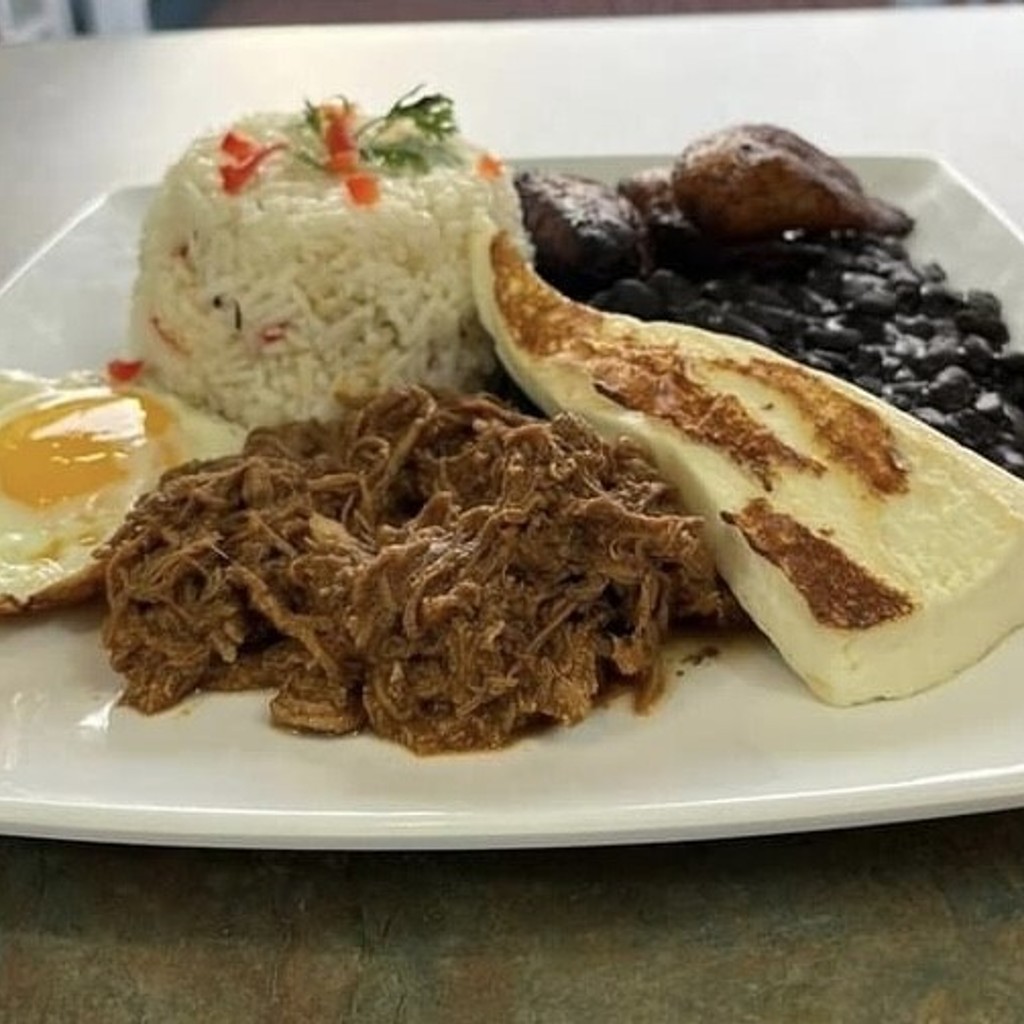 Image-Pabellon Plate