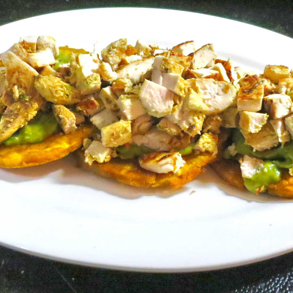 Image-Tostones Con Guacamole y Pechuga de Pollo