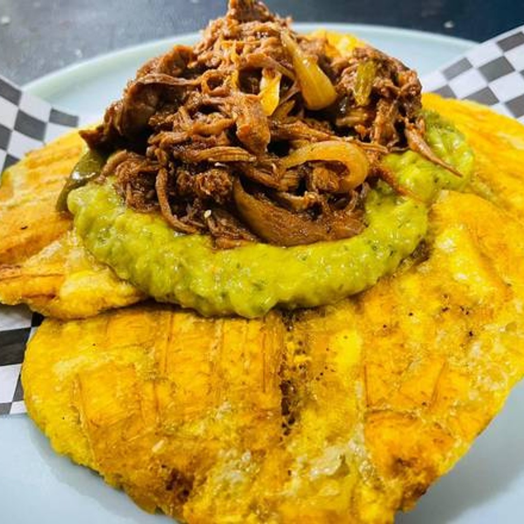 Image-Tostones Con Guacamole y Carne Desmechada