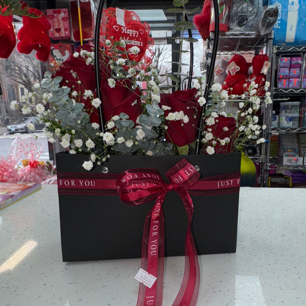 Image-Real red roses bouquet bag