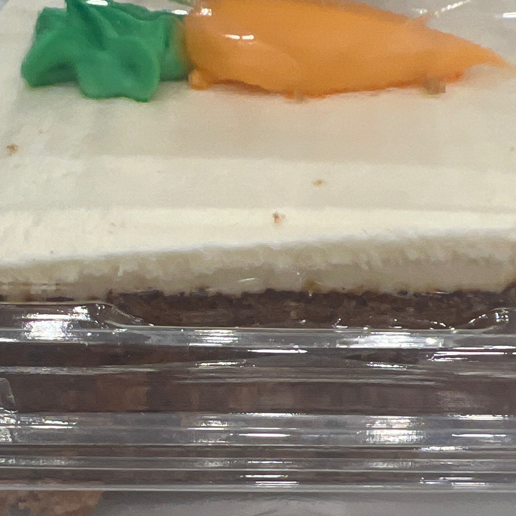 Image-Fresh sliced carrots cake
