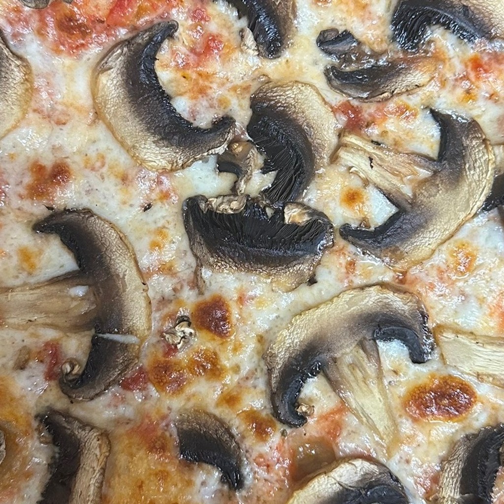 Image-mushroom truffle pizza
