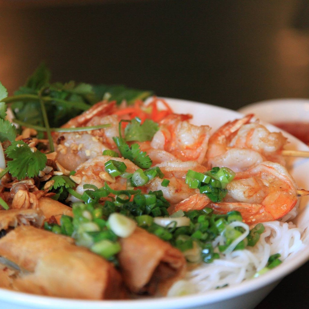 Image-Egg Noodles with Seafood.