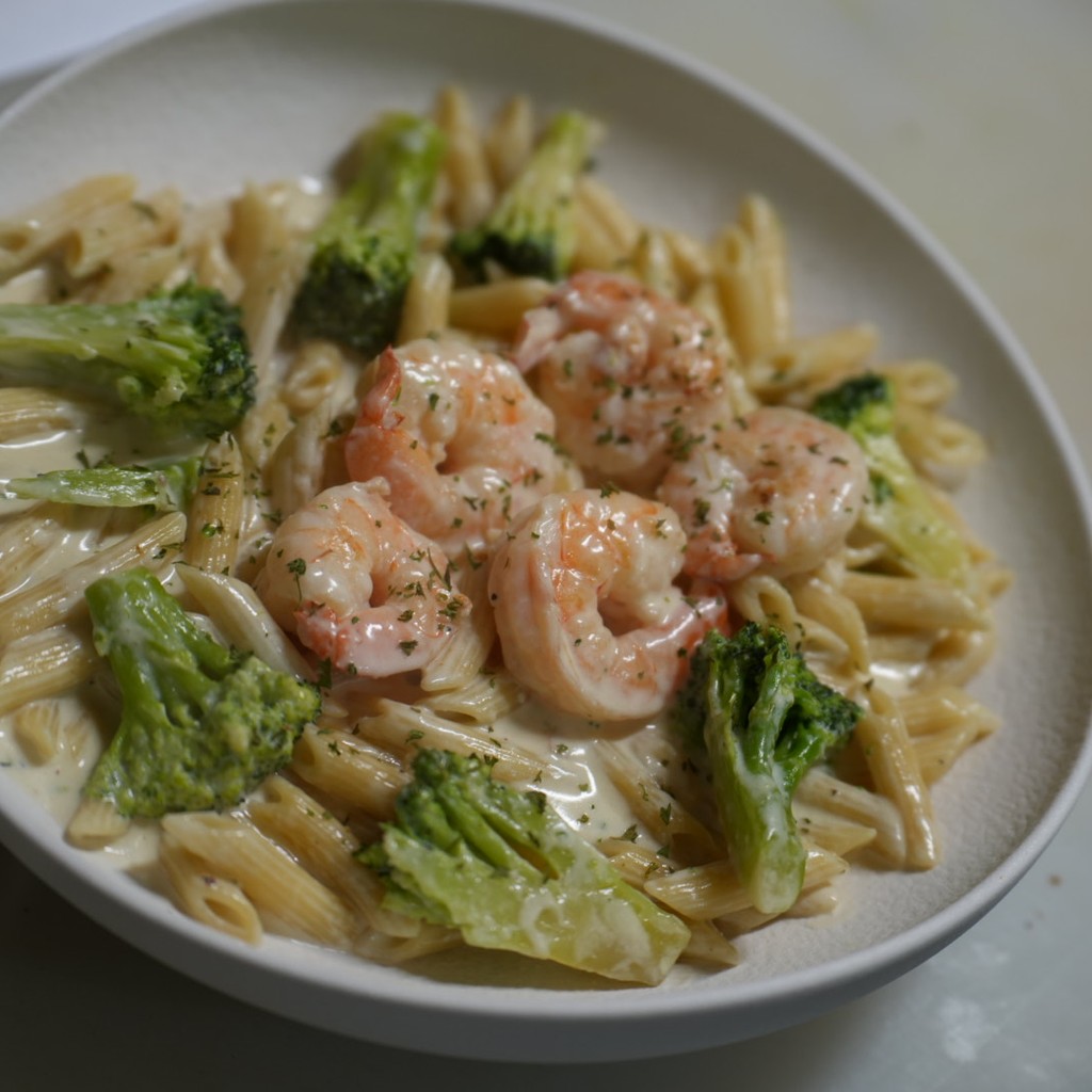 Image-Fettuccini Alfredo with Shrimp and Broccoli