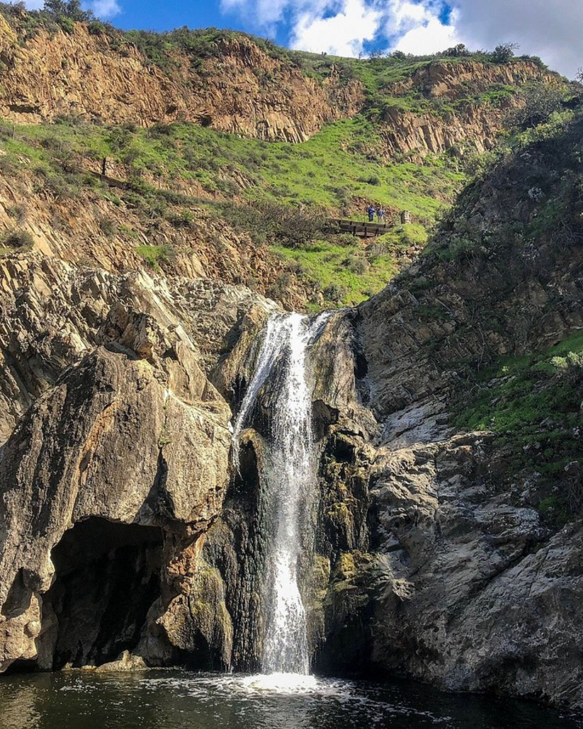 Wildwood Regional Park in Thousand Oaks with hiking trails, green hills, and wide open space.