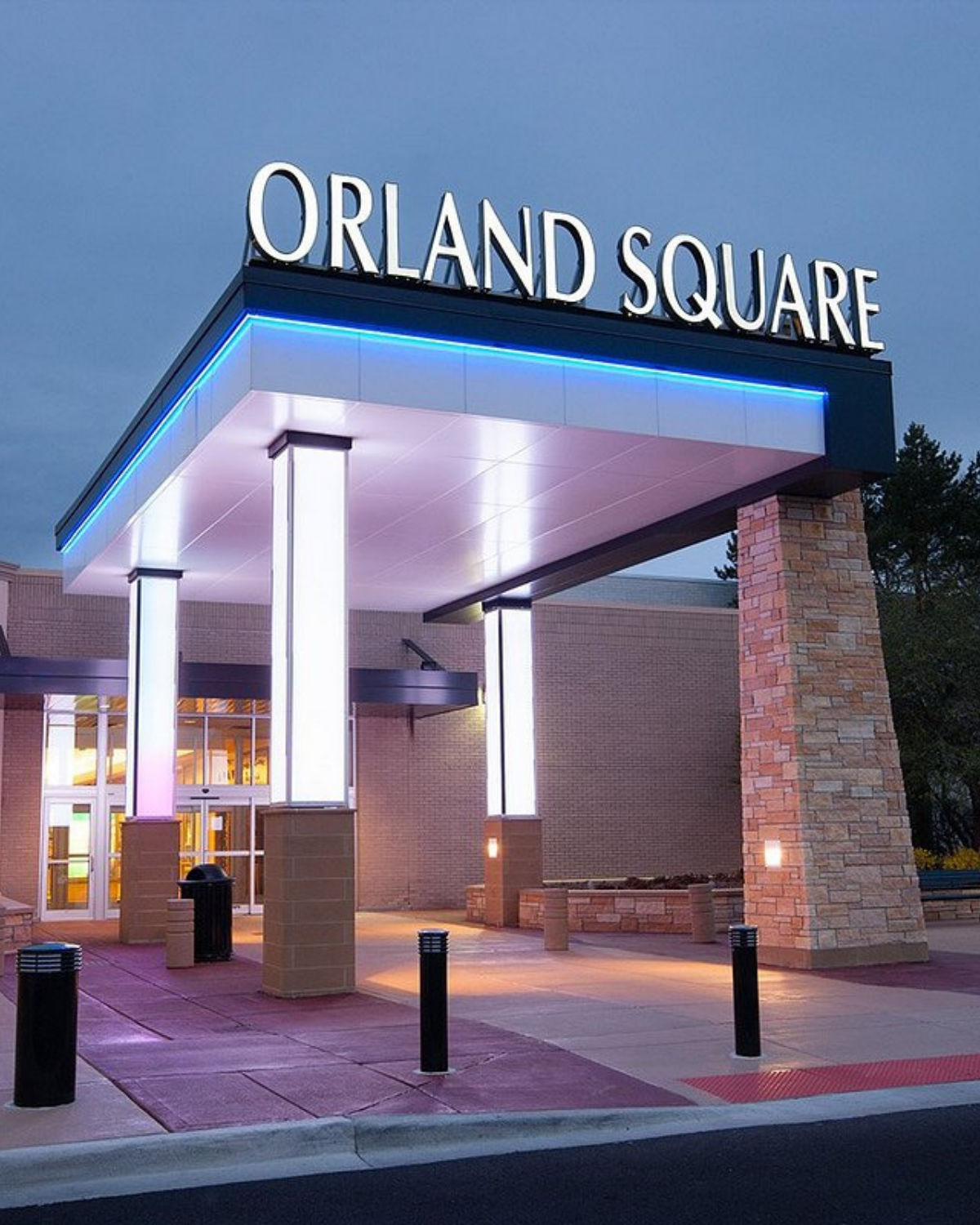 Street view of the entryway to Orland Square, the main shopping center in Orland Park, IL