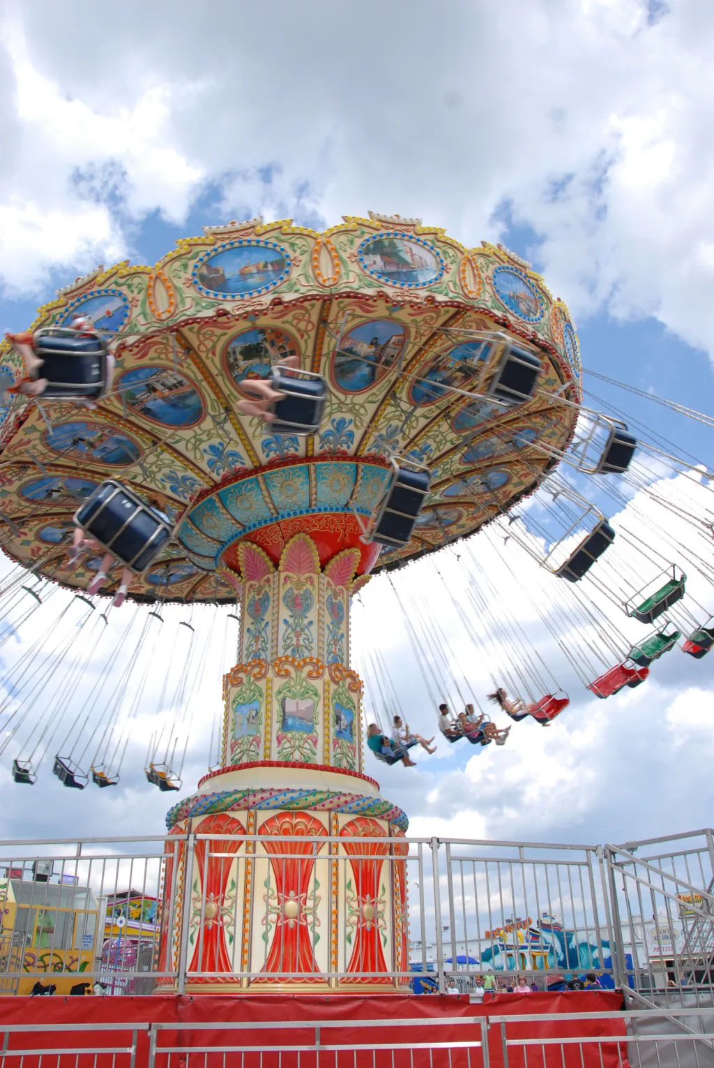 Jenkinson’s Boardwalk amusement rides in Point Pleasant Beach, New Jersey, near Brick Township and HappyNest’s Ocean County laundry pickup and delivery service area.
